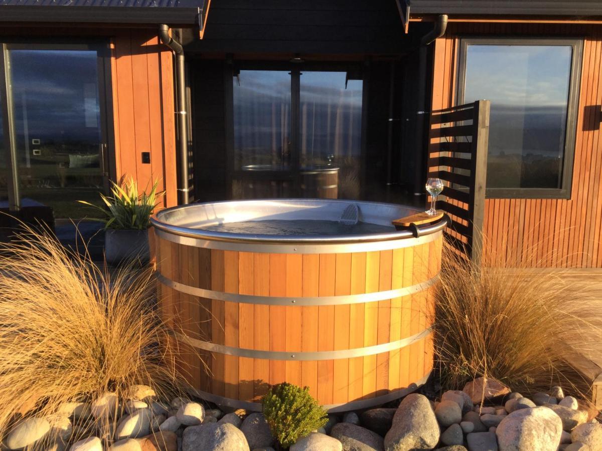 Fiordland Eco-Retreat -- Panoramic Views -- Hot Tub Villa Te Anau Exteriör bild