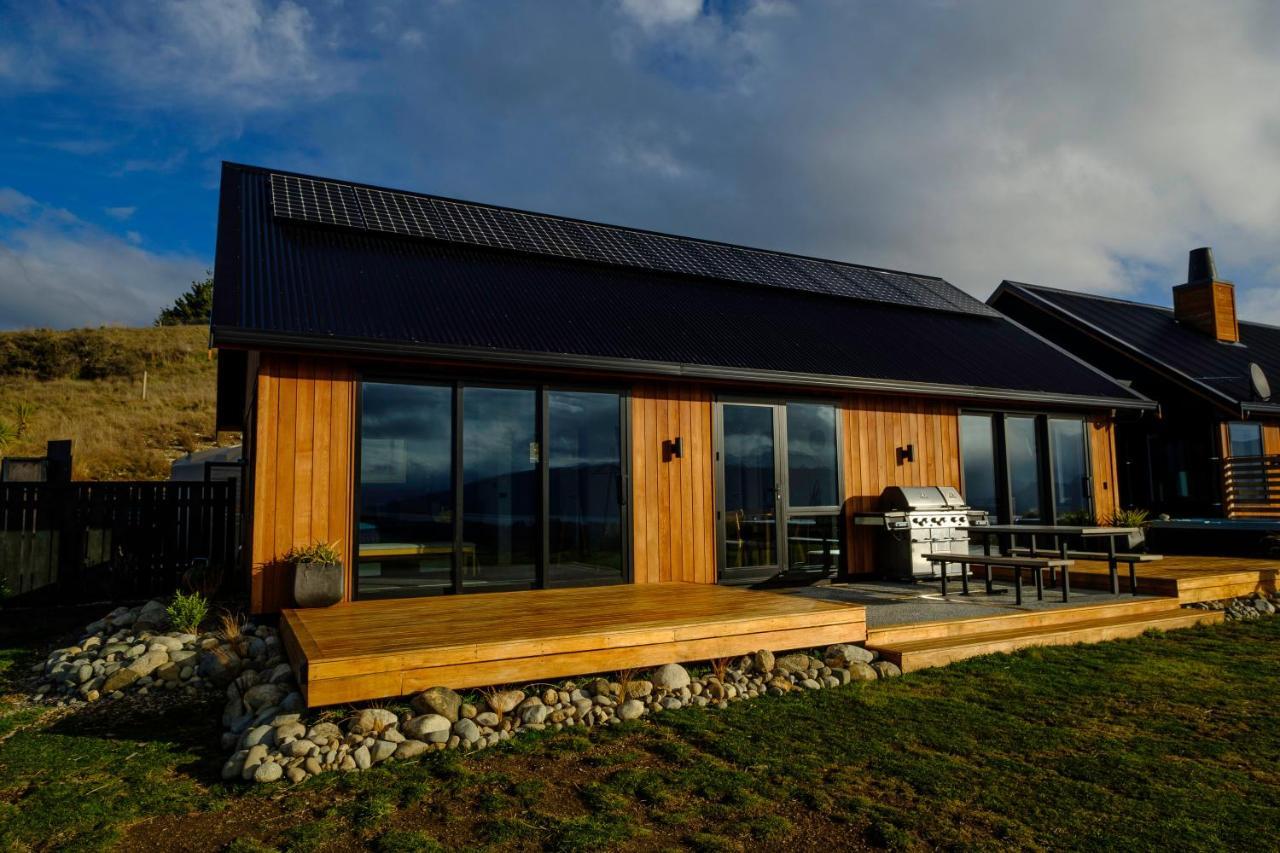 Fiordland Eco-Retreat -- Panoramic Views -- Hot Tub Villa Te Anau Exteriör bild