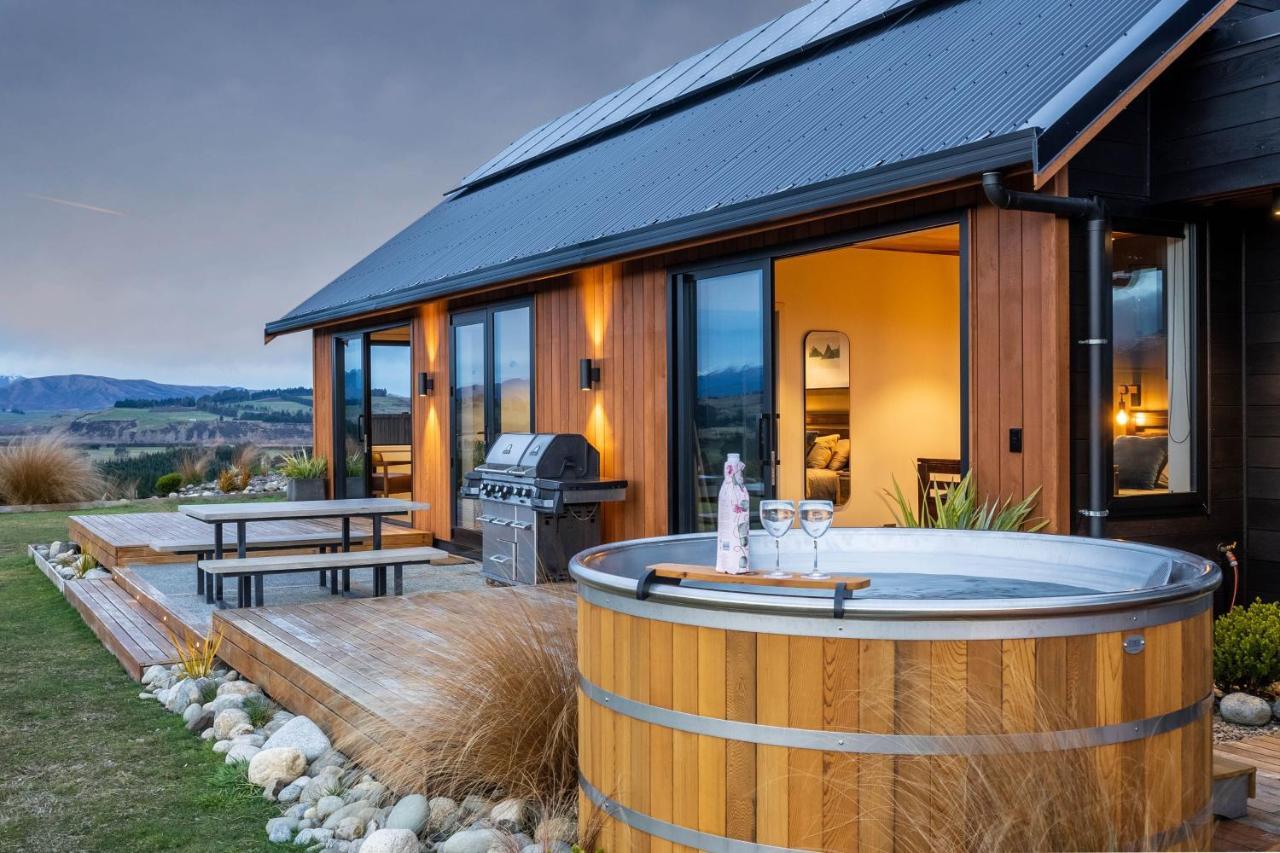Fiordland Eco-Retreat -- Panoramic Views -- Hot Tub Villa Te Anau Exteriör bild