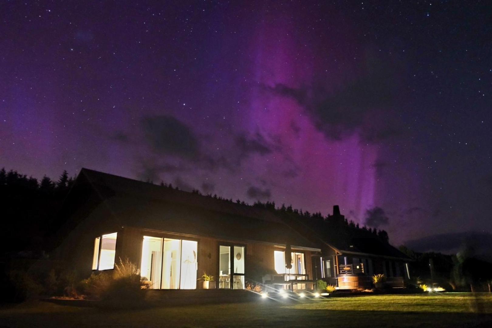 Fiordland Eco-Retreat -- Panoramic Views -- Hot Tub Villa Te Anau Exteriör bild