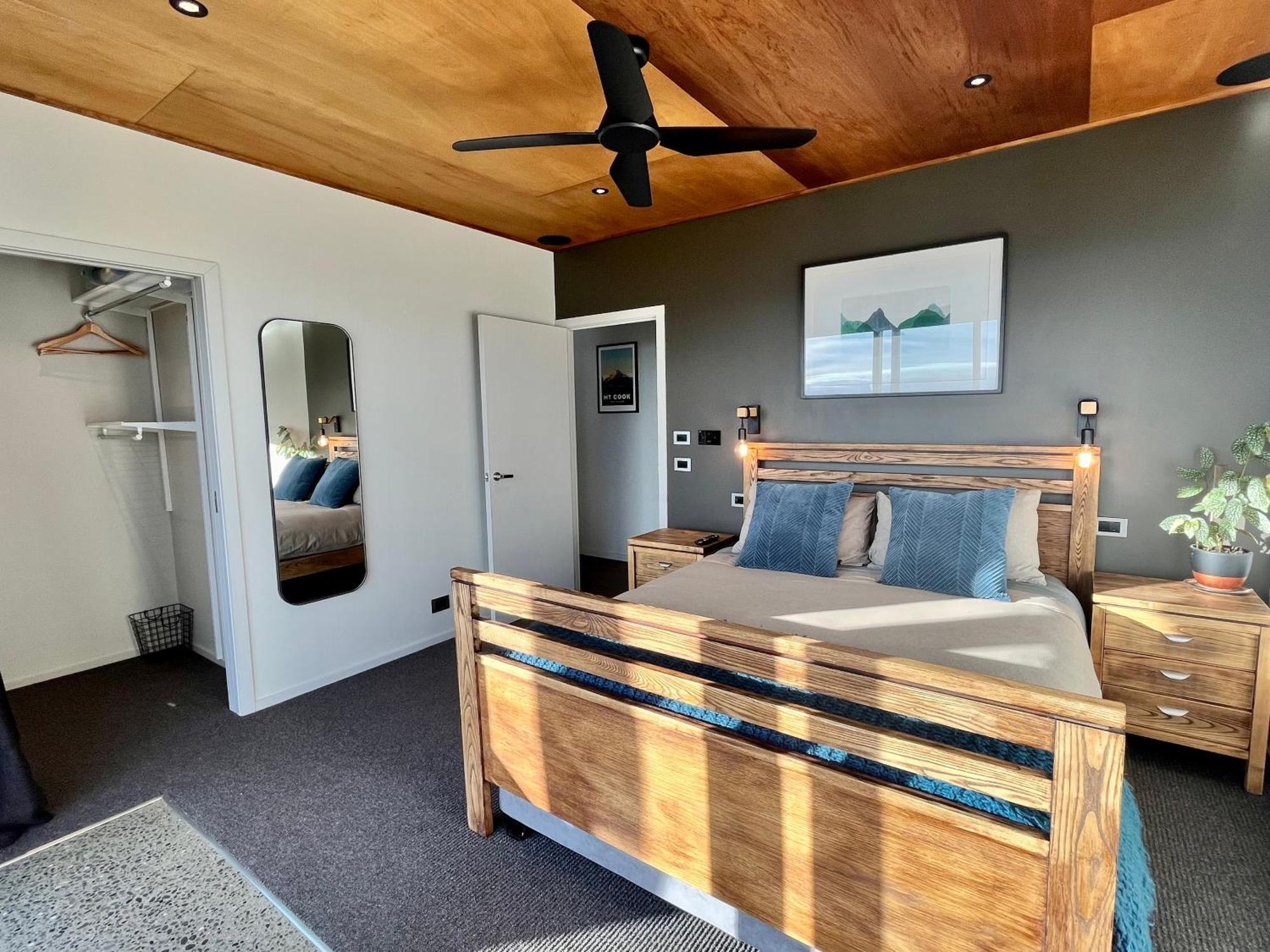 Fiordland Eco-Retreat -- Panoramic Views -- Hot Tub Villa Te Anau Exteriör bild