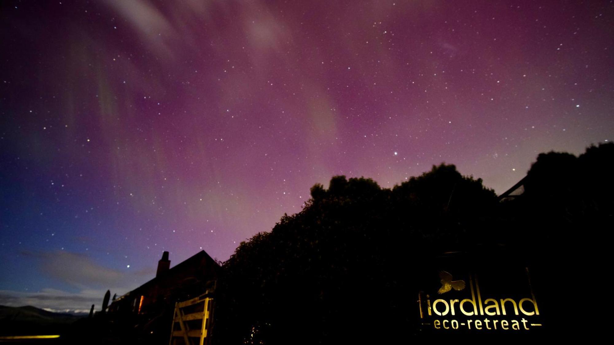Fiordland Eco-Retreat -- Panoramic Views -- Hot Tub Villa Te Anau Exteriör bild